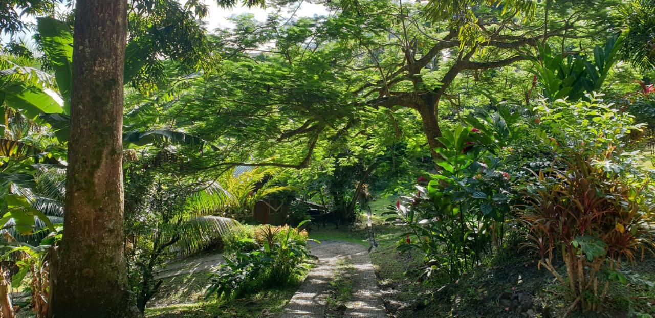 Huahine Manta Lodge Avec 4X4 Optionnel Haapu Esterno foto